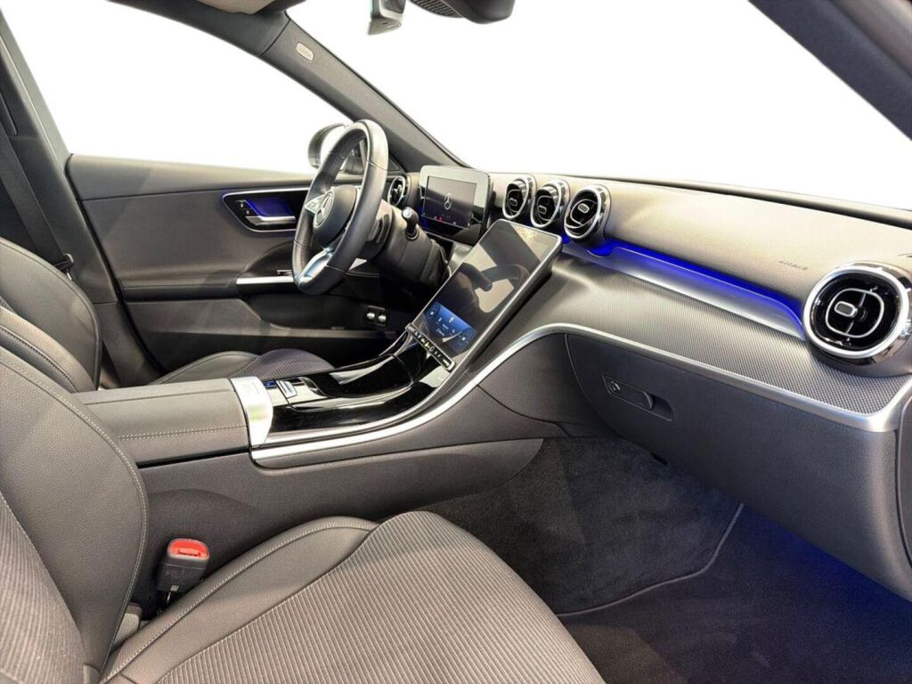 Mercedes-Benz C 2023 Musta