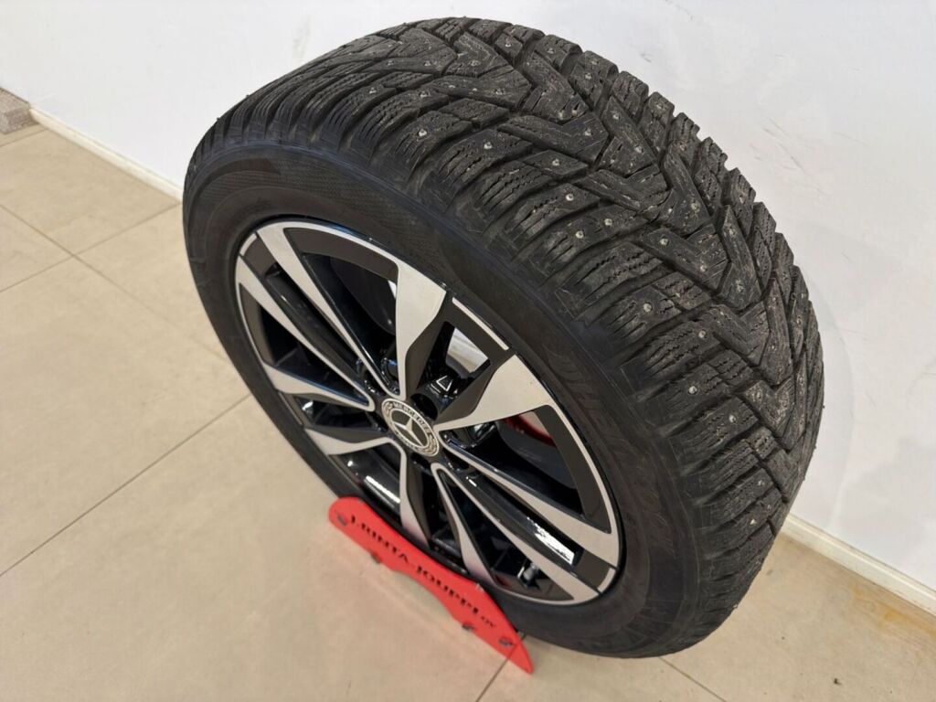 Mercedes-Benz C 2023 Musta