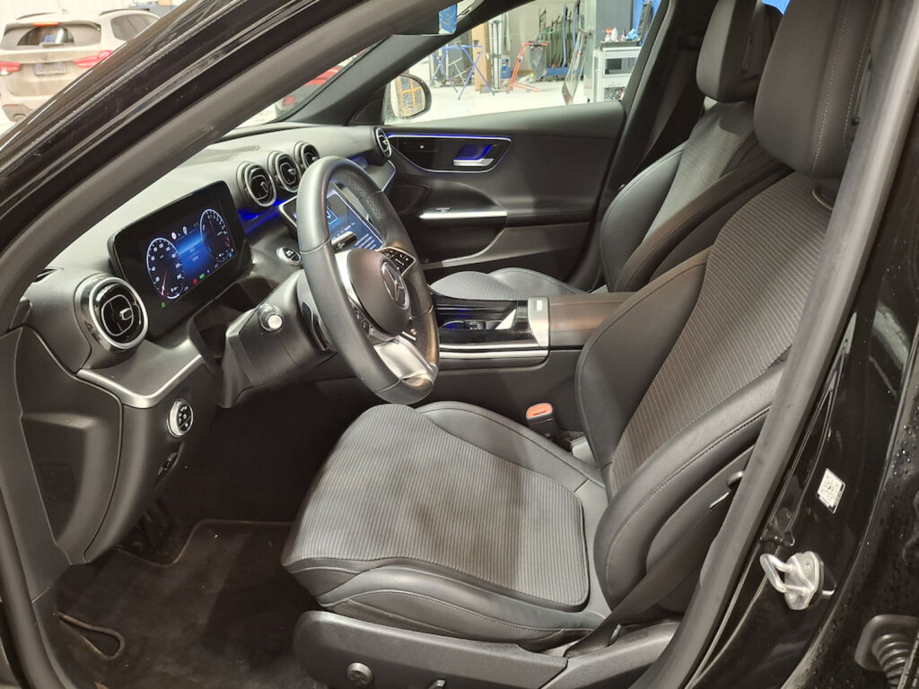 Mercedes-Benz C 2023 Musta