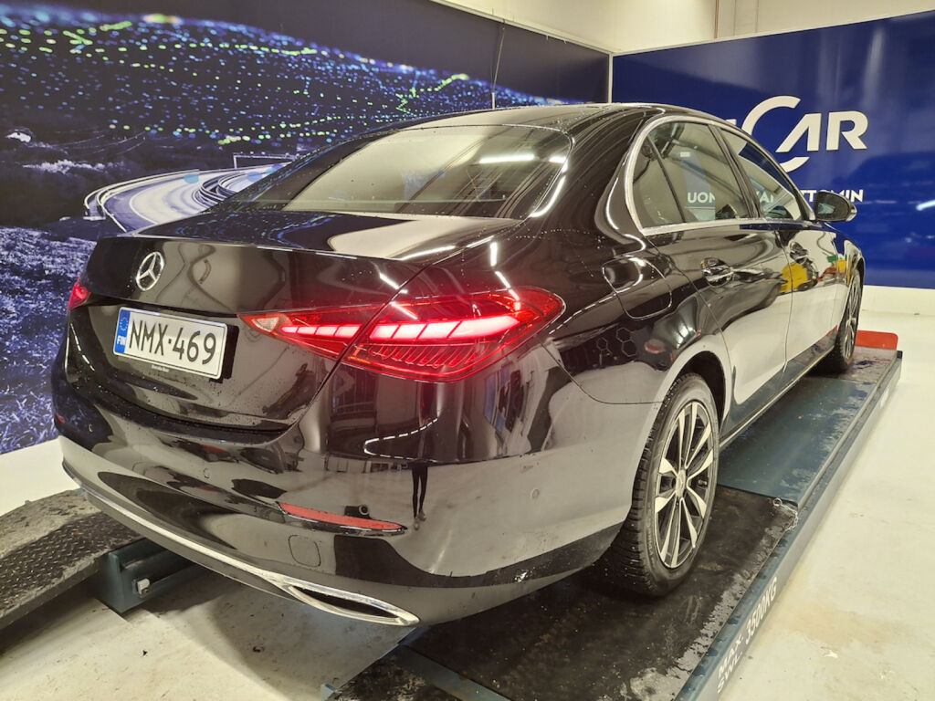Mercedes-Benz C 2023 Musta