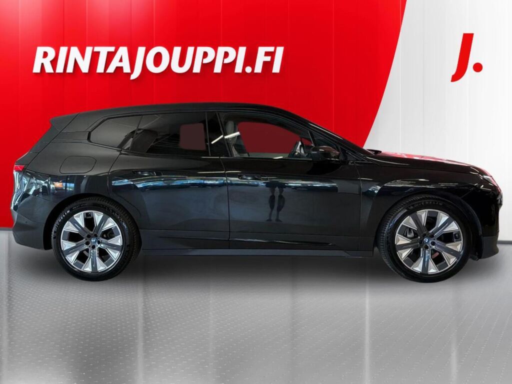 BMW iX 2023 Musta