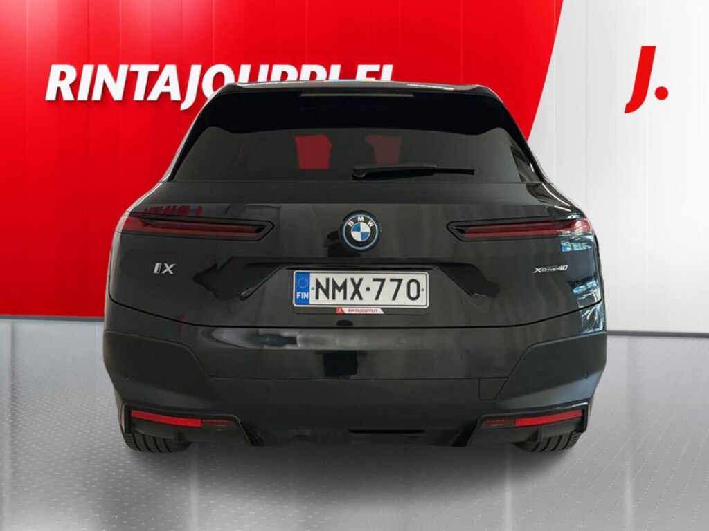 BMW iX 2023 Musta
