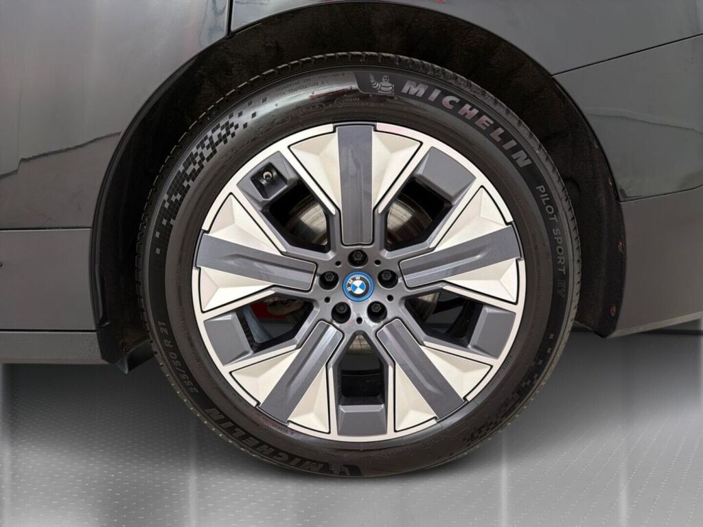 BMW iX 2023 Musta