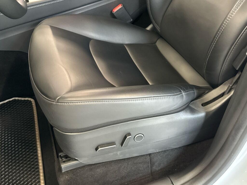 Tesla Model Y 2023 Valkoinen