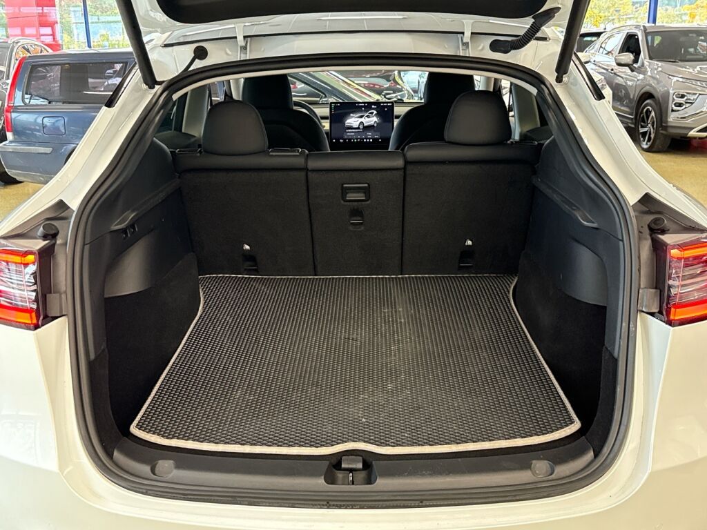 Tesla Model Y 2023 Valkoinen