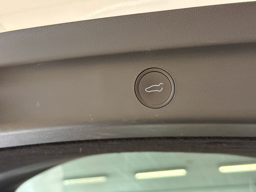 Tesla Model Y 2023 Valkoinen