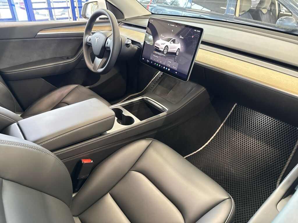 Tesla Model Y 2023 Valkoinen