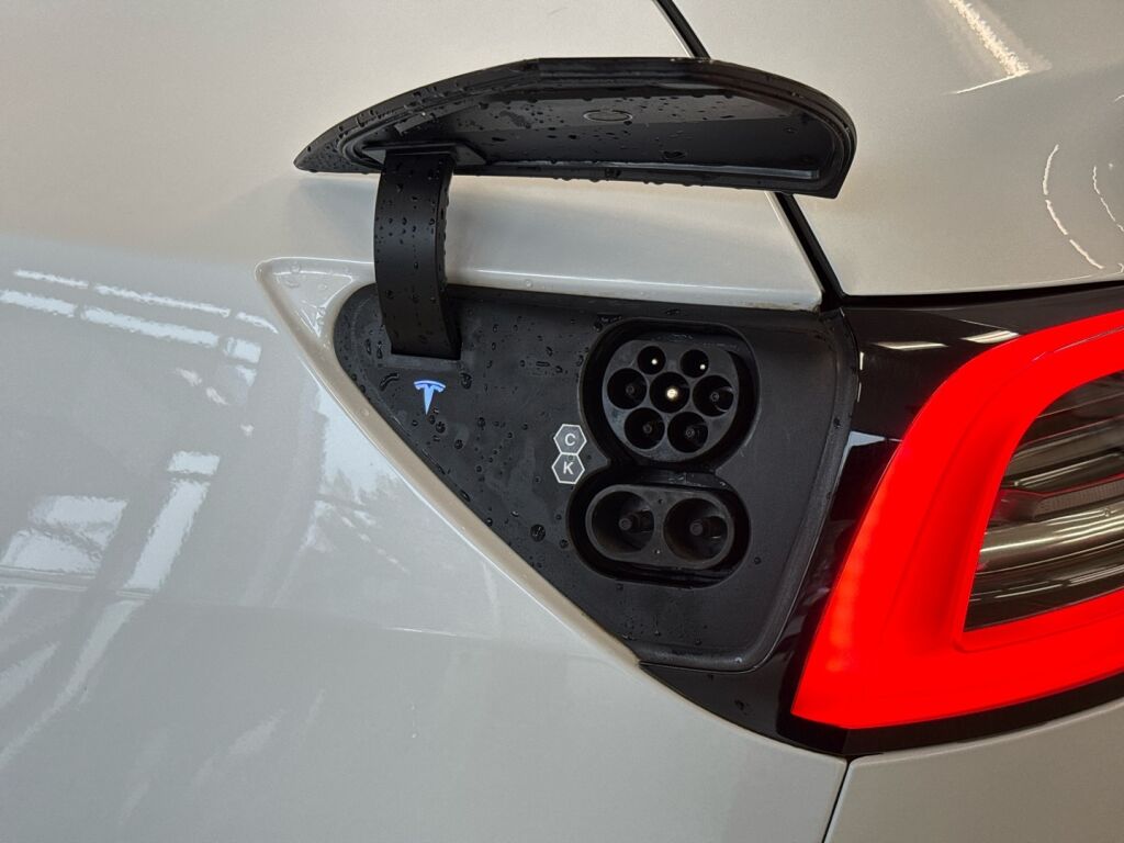 Tesla Model Y 2023 Valkoinen