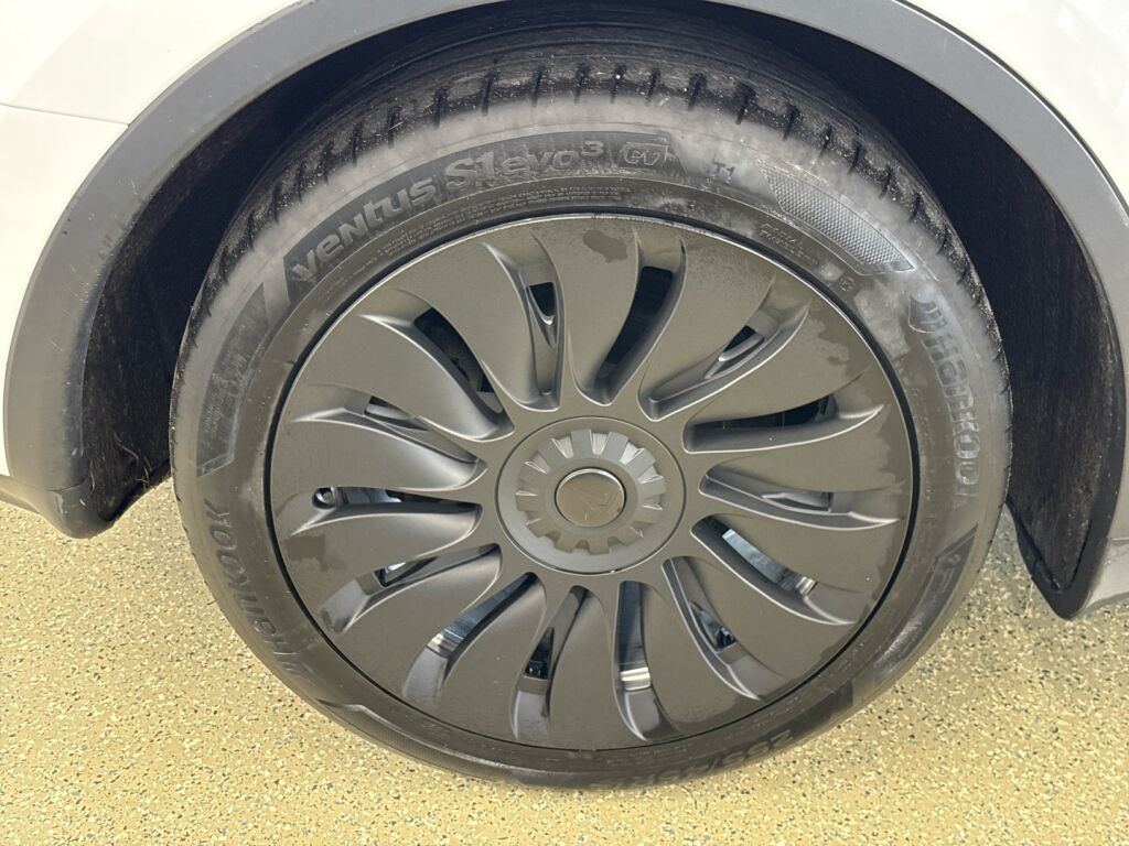 Tesla Model Y 2023 Valkoinen