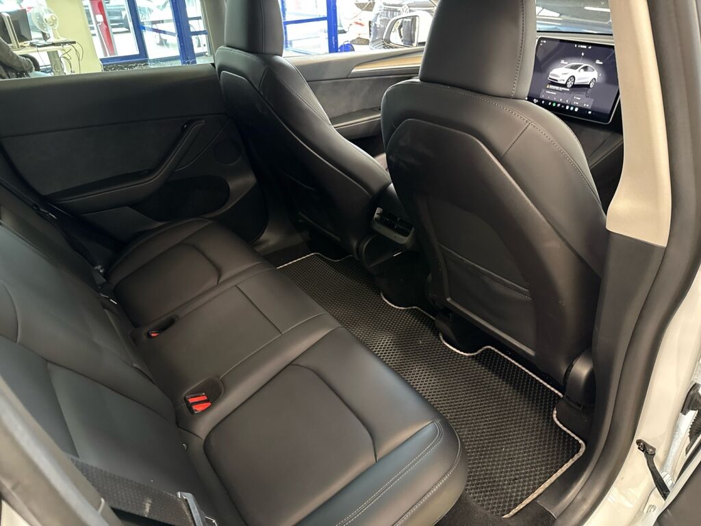 Tesla Model Y 2023 Valkoinen