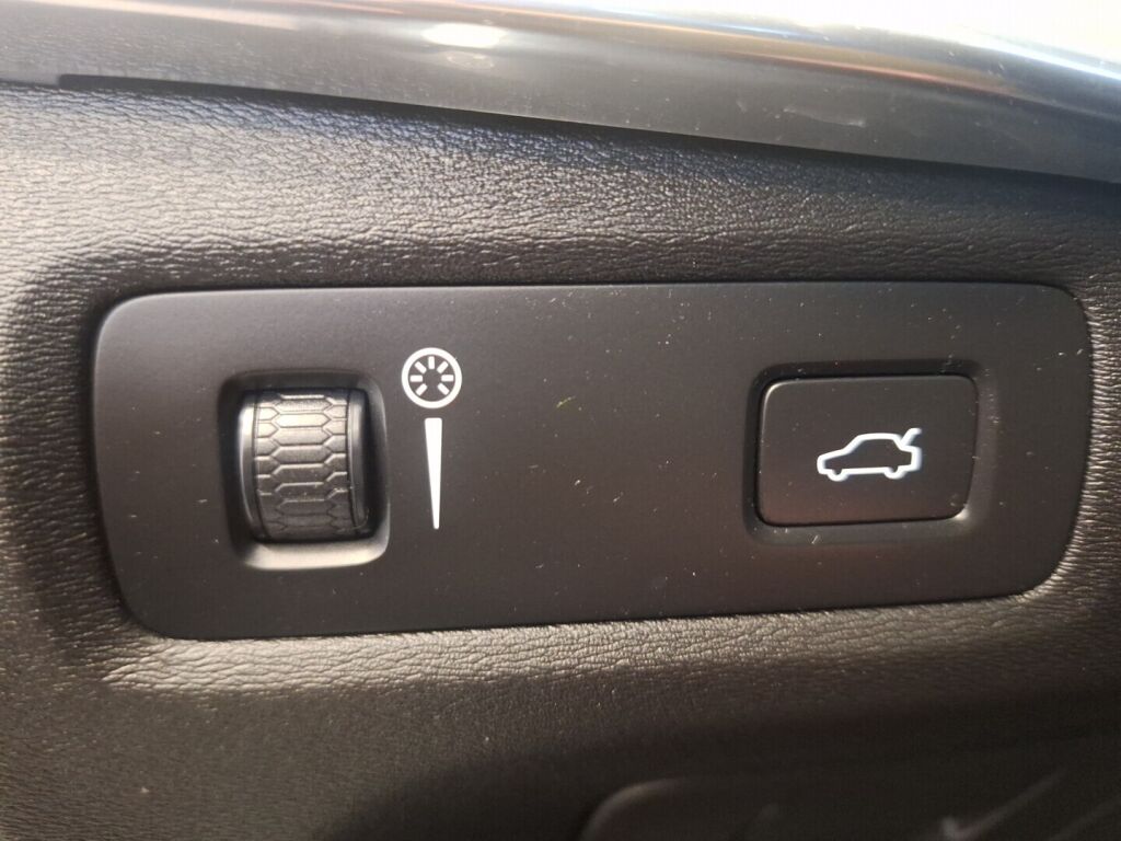 Volvo S90 2018 Musta