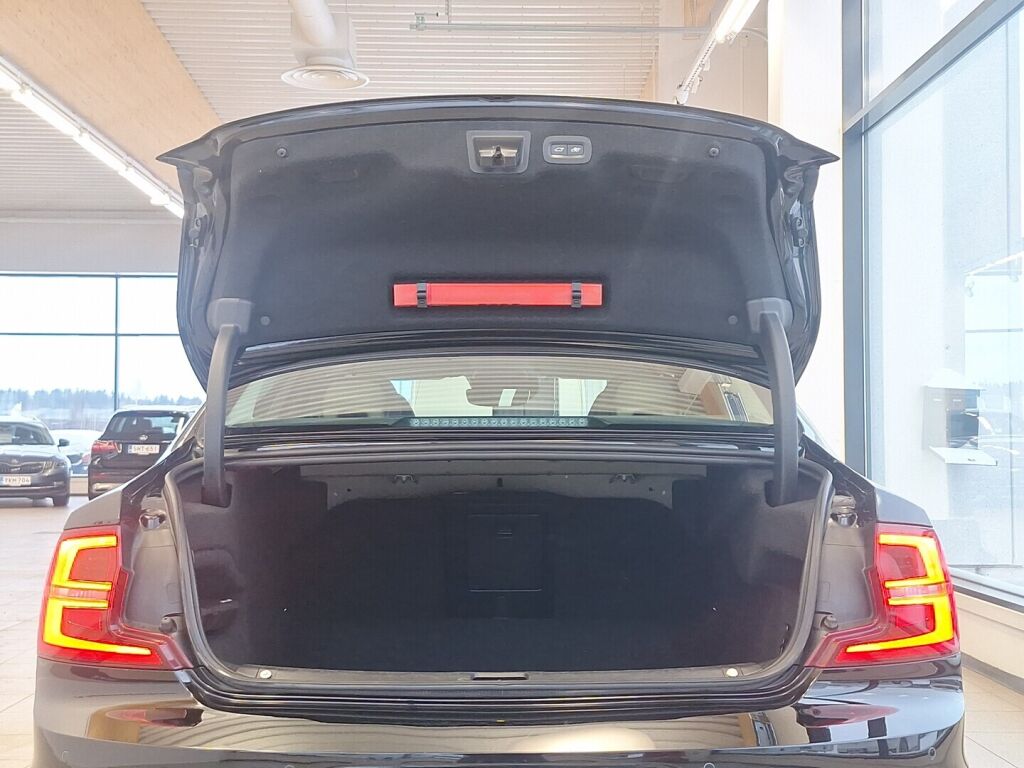 Volvo S90 2018 Musta