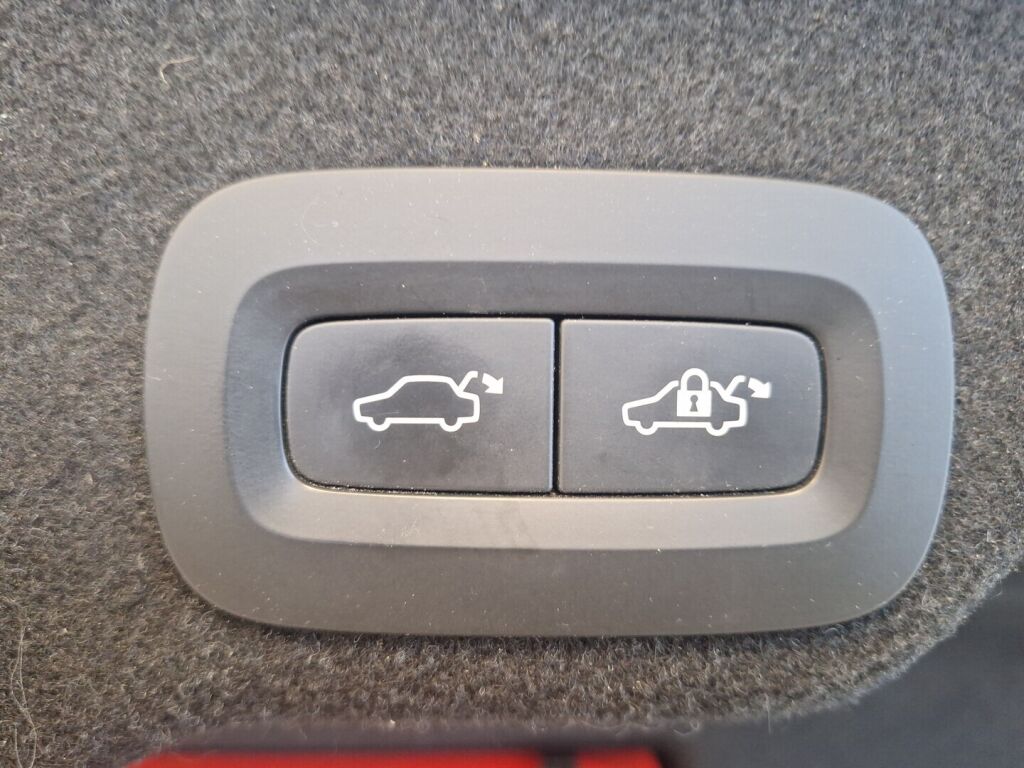 Volvo S90 2018 Musta