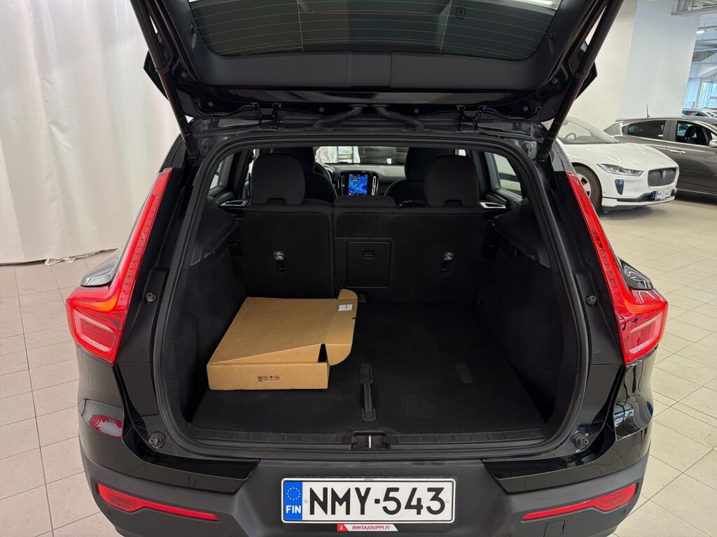 Volvo XC40 2023 Musta