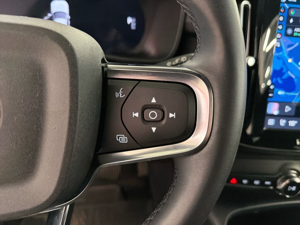 Volvo XC40 2023 Musta