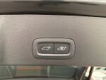 Volvo XC40 2023 Musta