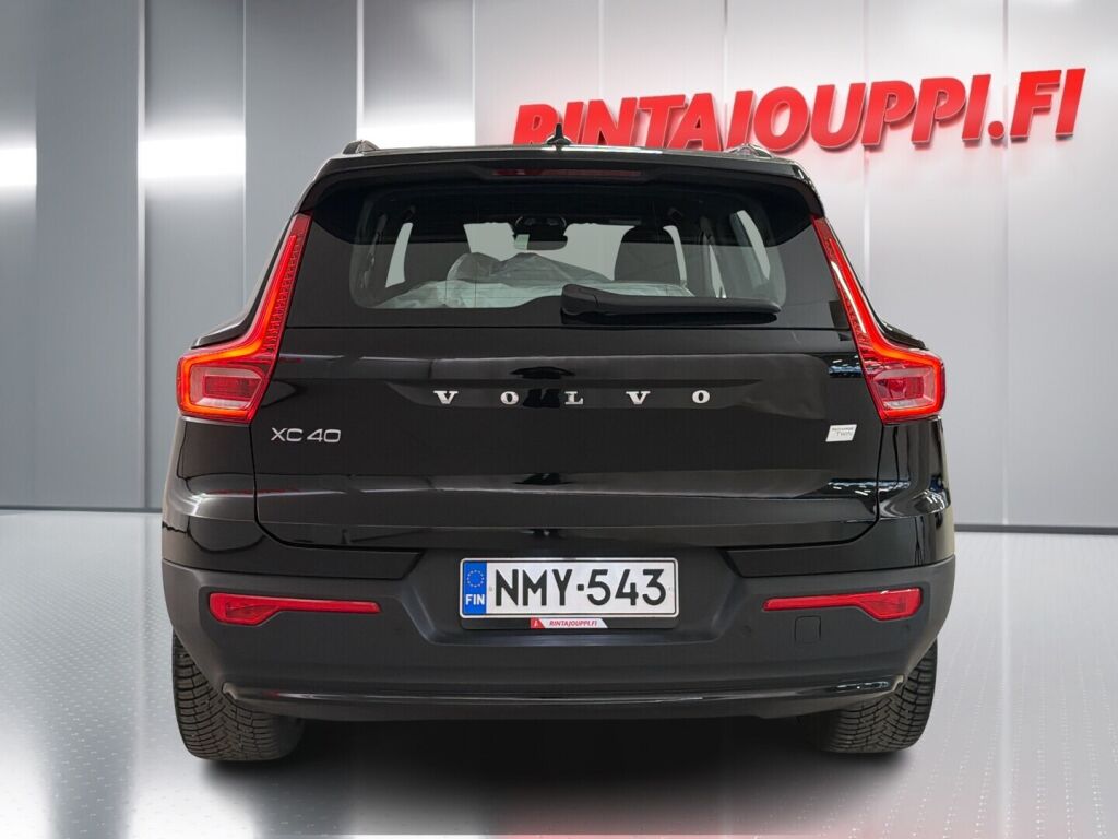 Volvo XC40 2023 Musta