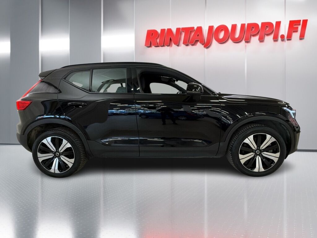 Volvo XC40 2023 Musta