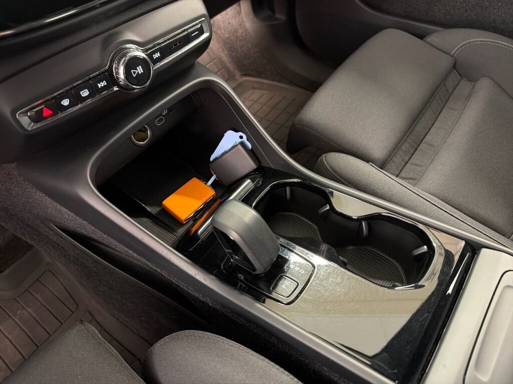 Volvo XC40 2023 Musta