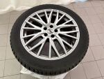 Volvo XC40 2023 Musta