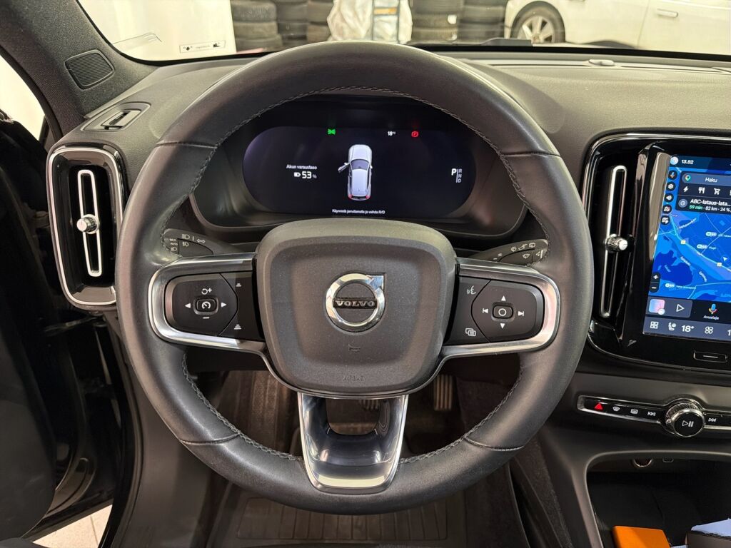 Volvo XC40 2023 Musta