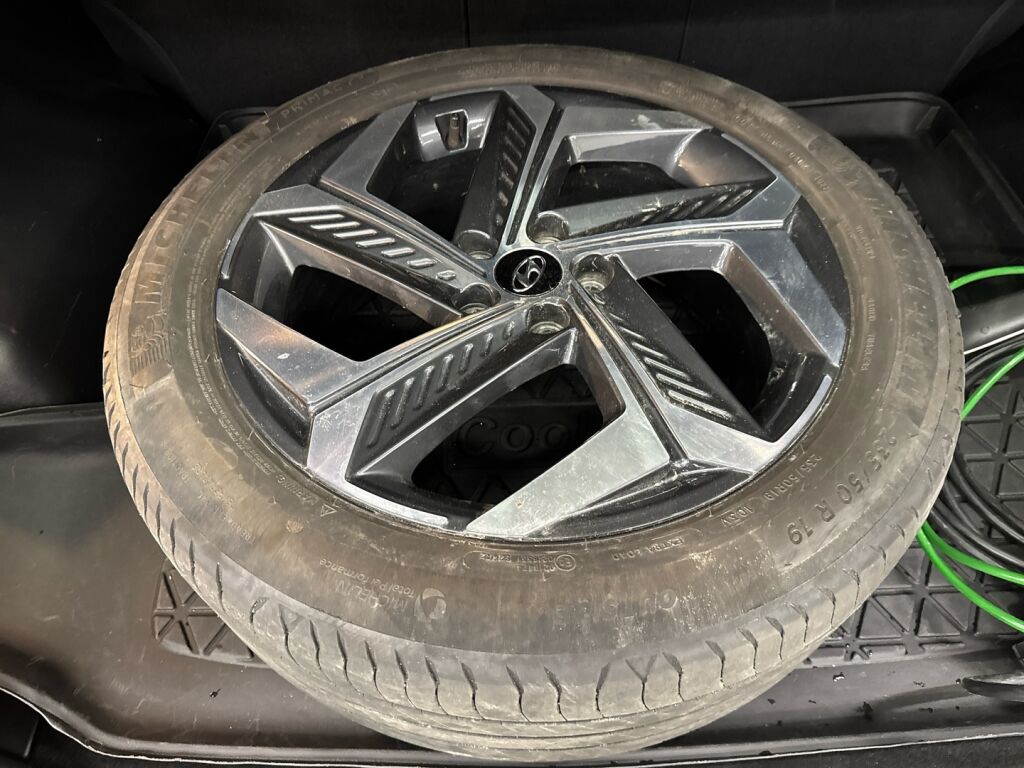 Hyundai Tucson 2023 Punainen