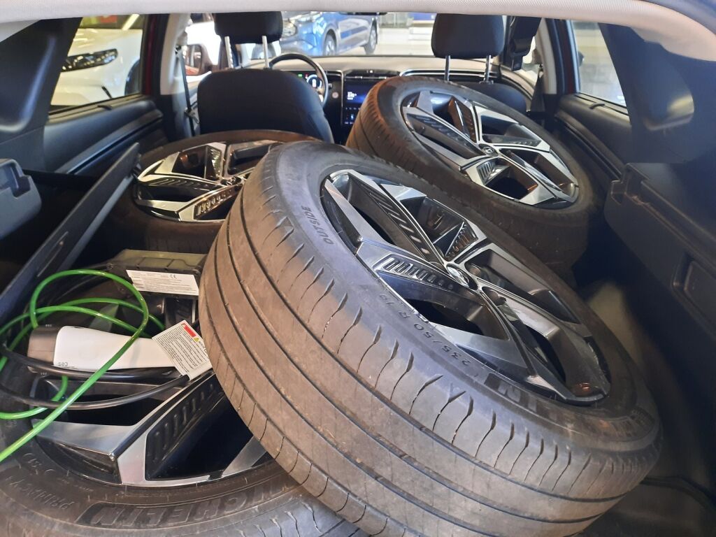 Hyundai Tucson 2023 Punainen