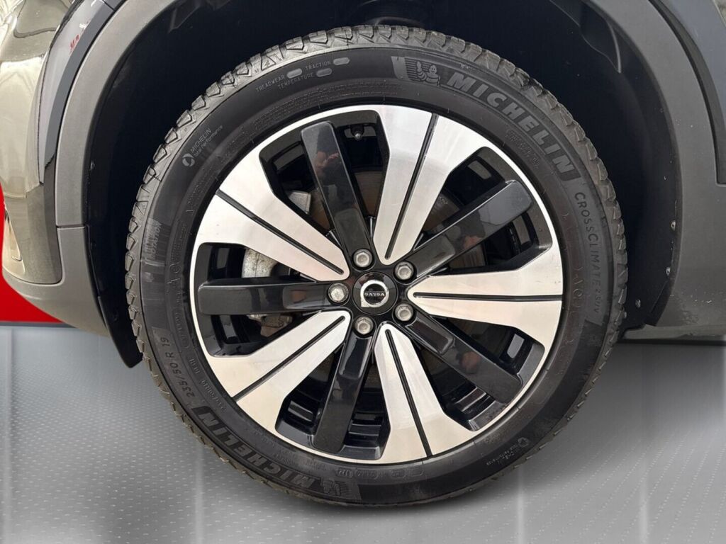 Volvo XC40 2023 Musta