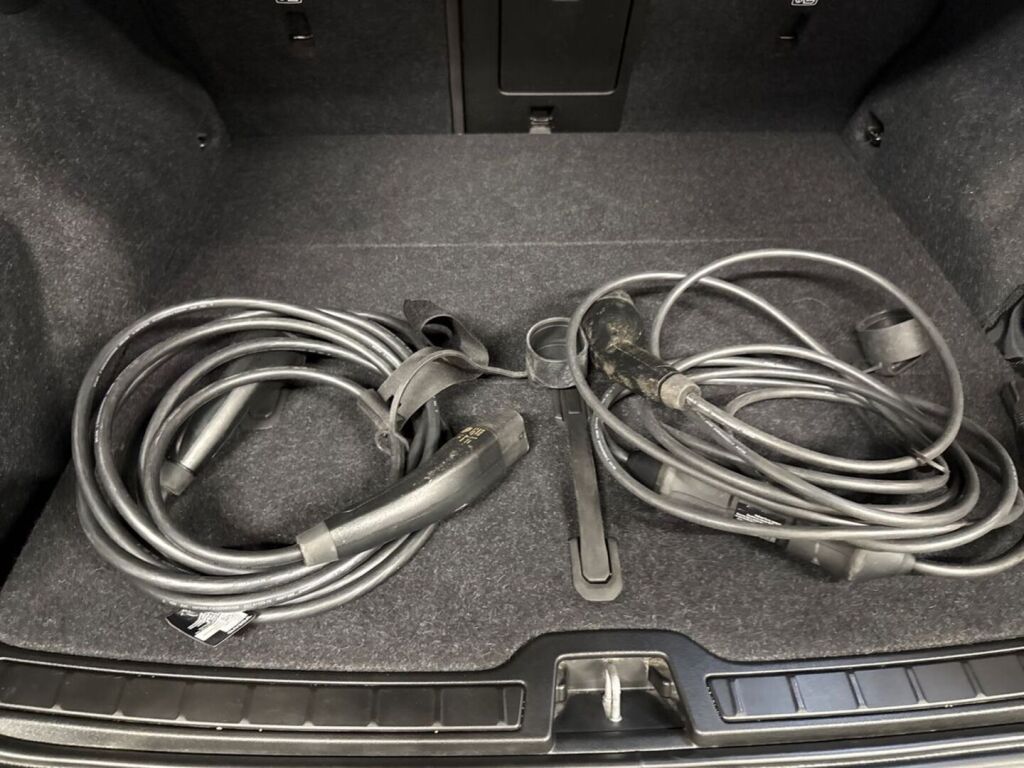 Volvo XC40 2023 Musta