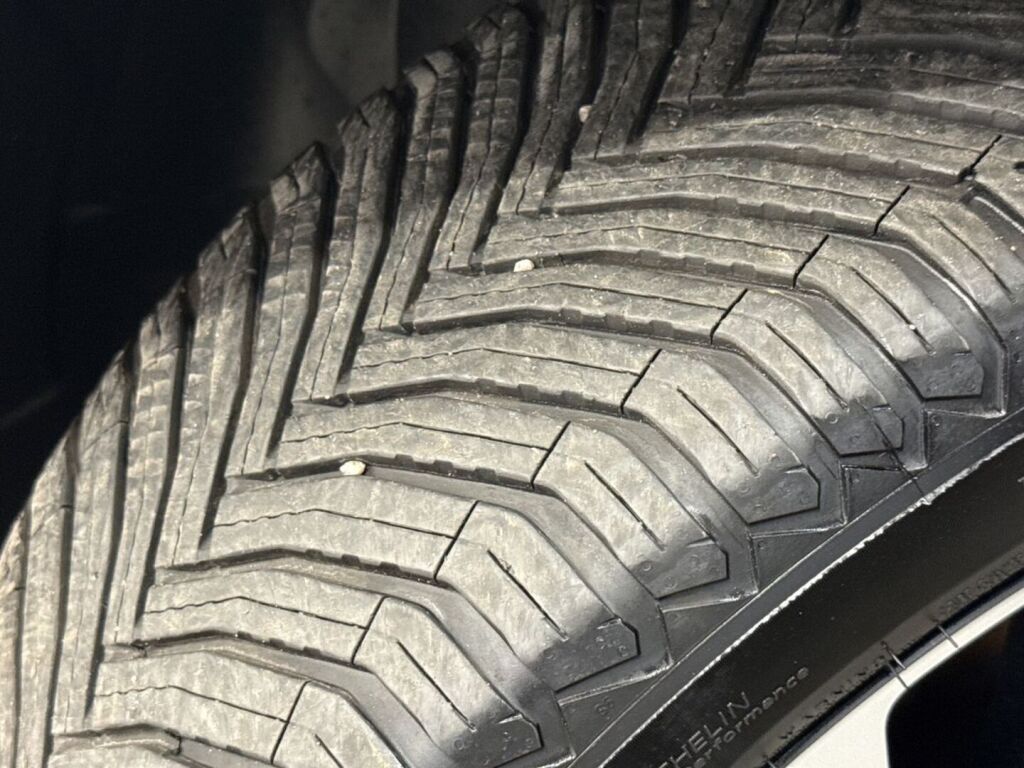 Volvo XC40 2023 Musta