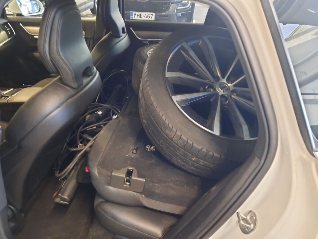 Volvo V90 2022 Valkoinen