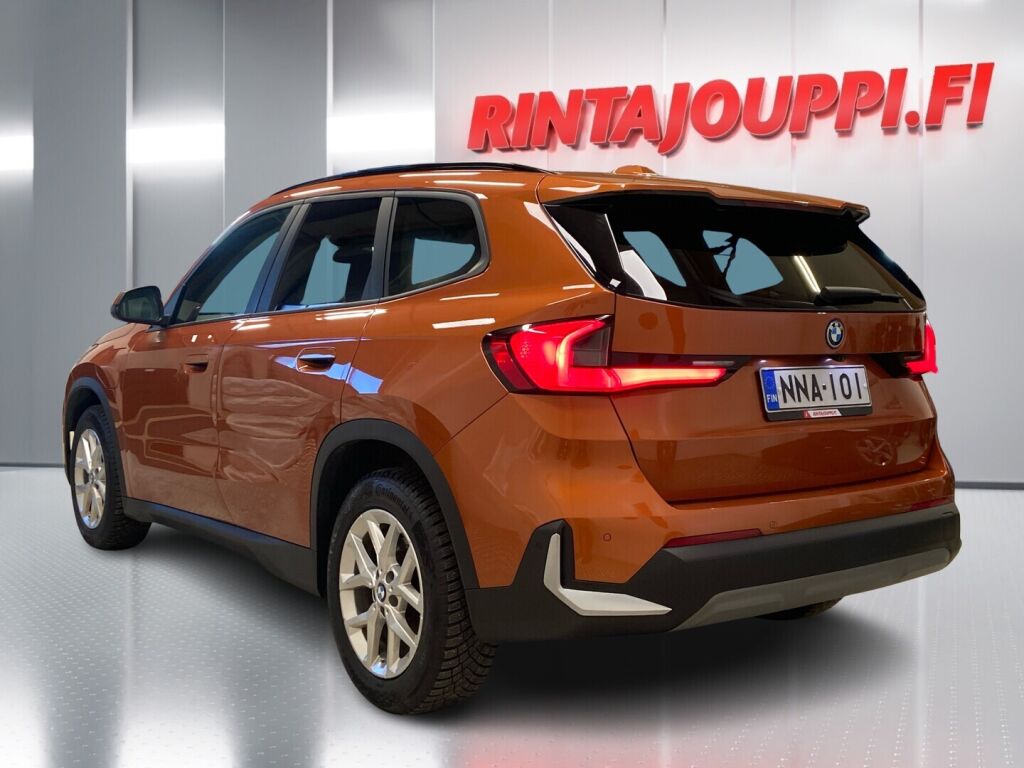 BMW X1 2023 Oranssi