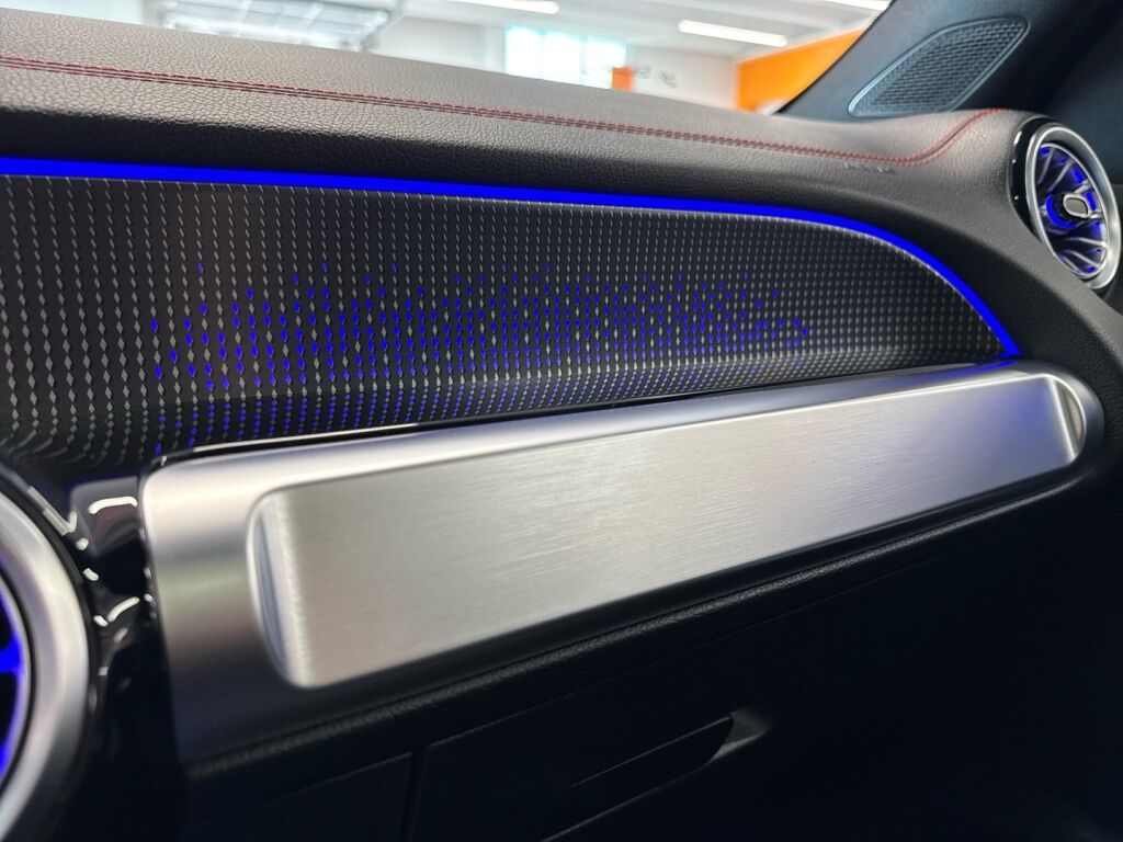 Mercedes-Benz EQB 2023 Musta