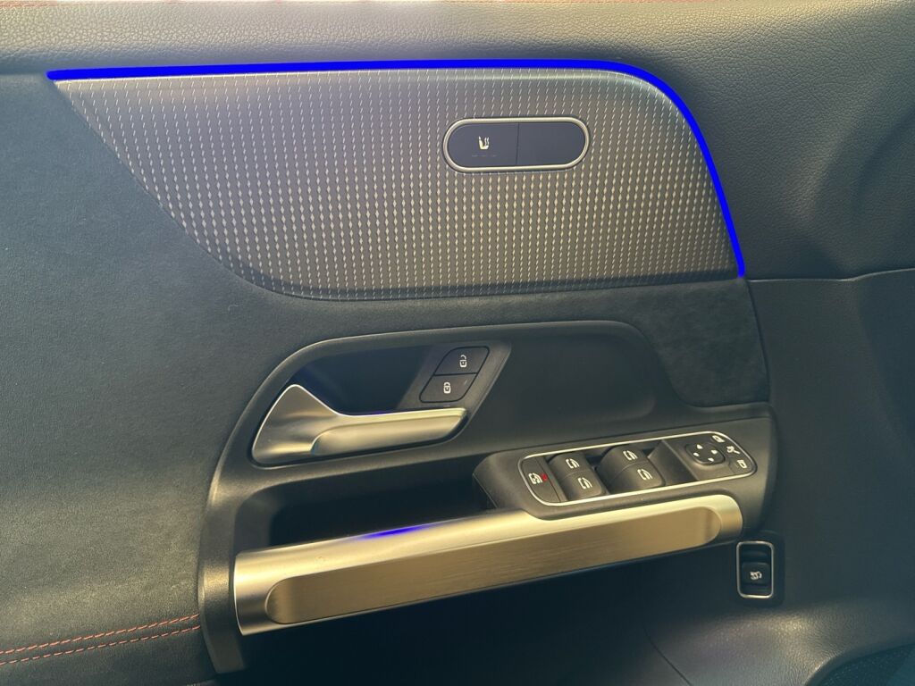 Mercedes-Benz EQB 2023 Musta
