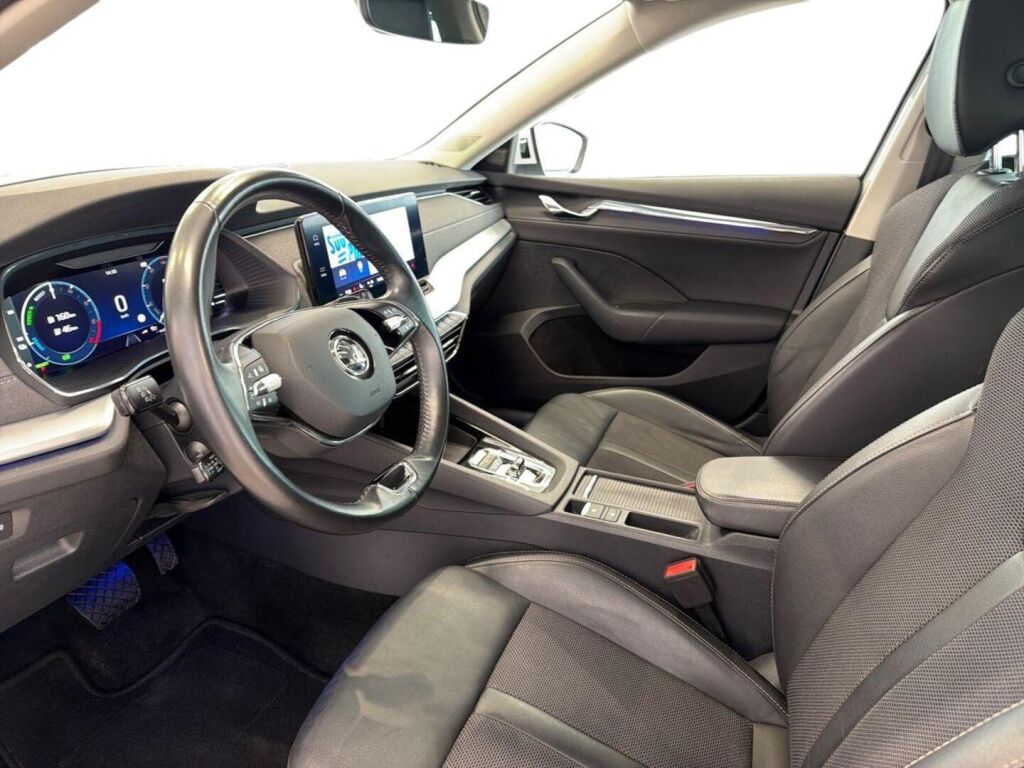 Skoda Octavia 2021 Valkoinen