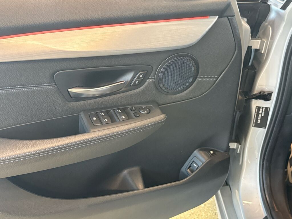 BMW 225 2017 Valkoinen