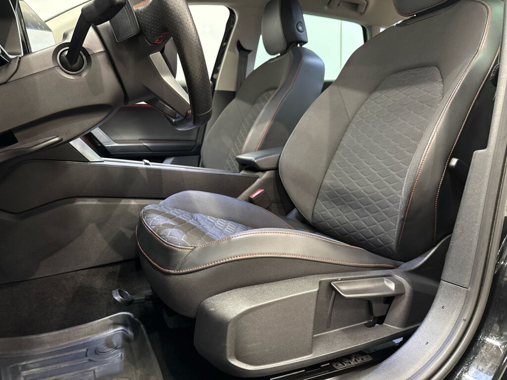 Seat Leon 2021 Musta