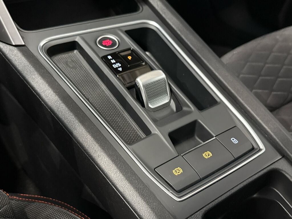 Seat Leon 2021 Musta