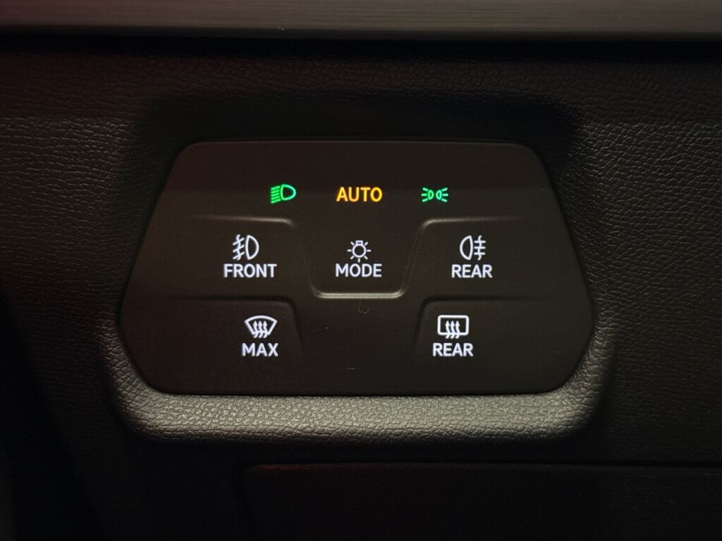 Seat Leon 2021 Musta