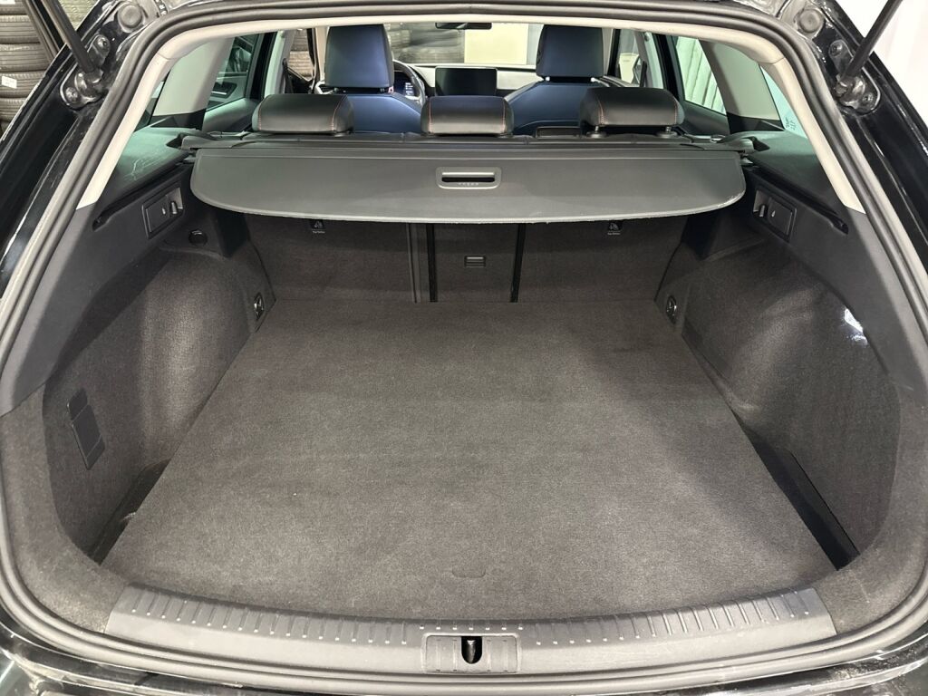 Seat Leon 2021 Musta