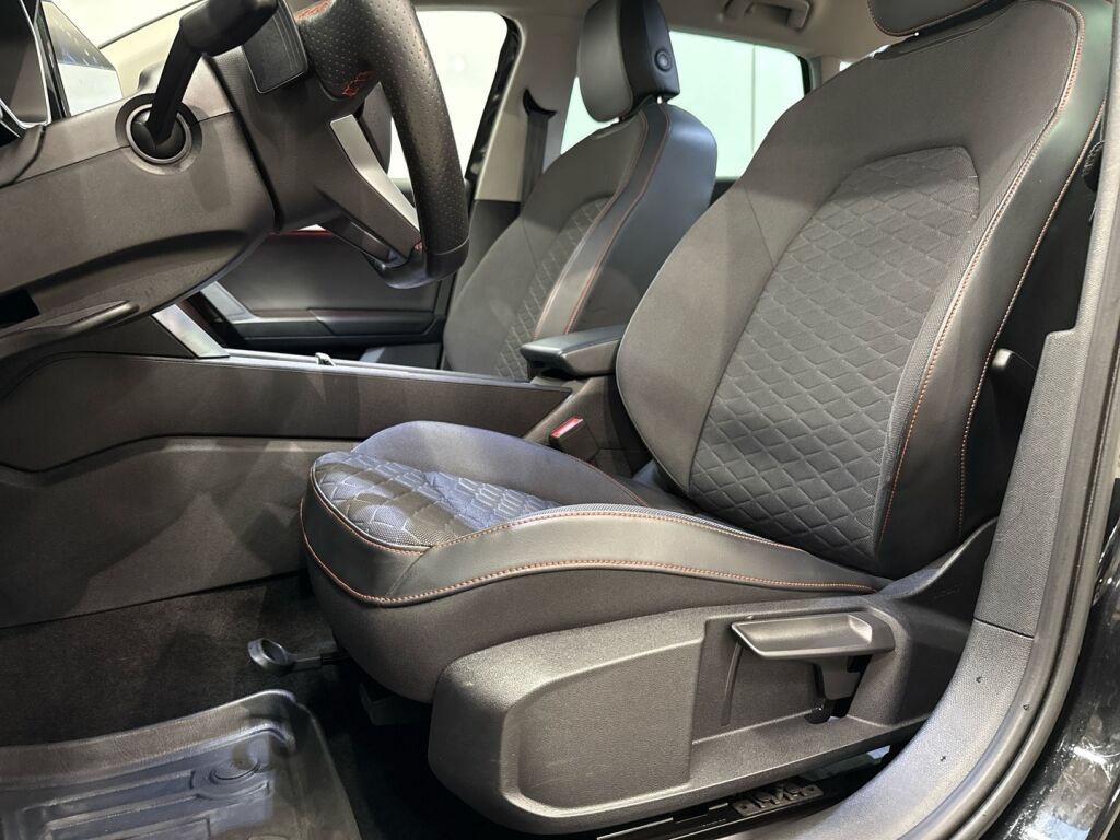 Seat Leon 2021 Musta