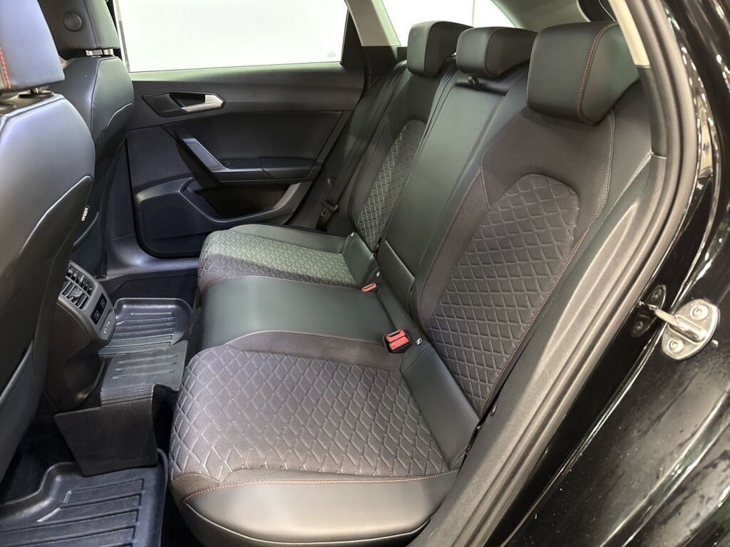 Seat Leon 2021 Musta