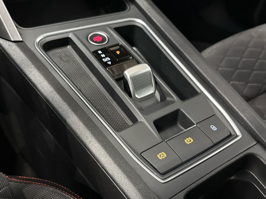 Seat Leon 2021 Musta