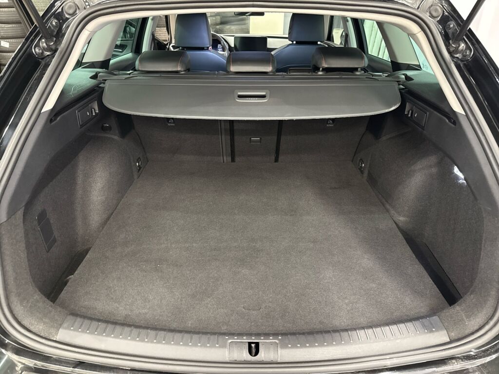 Seat Leon 2021 Musta