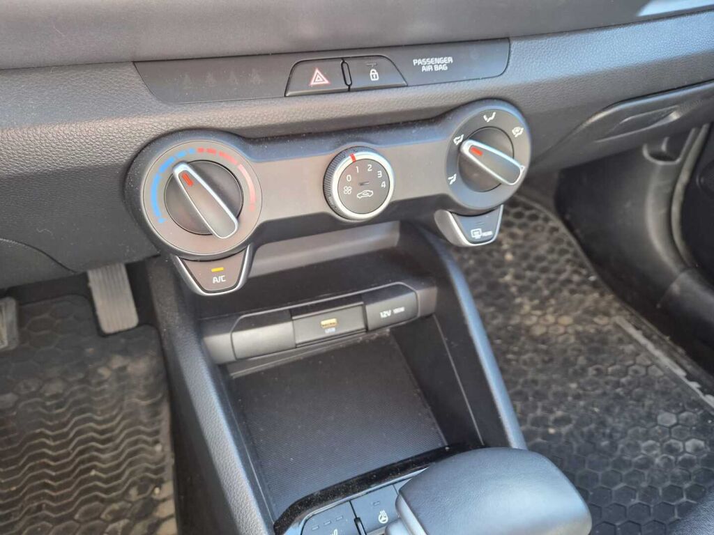 Kia Stonic 2024 Harmaa
