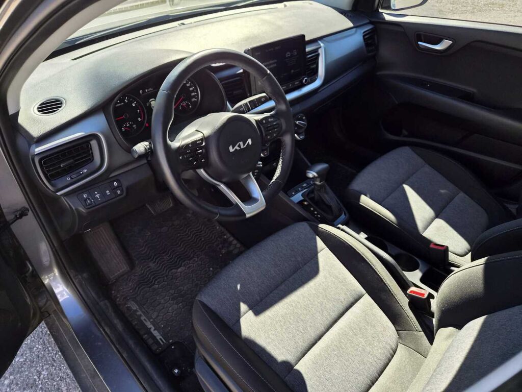Kia Stonic 2024 Harmaa
