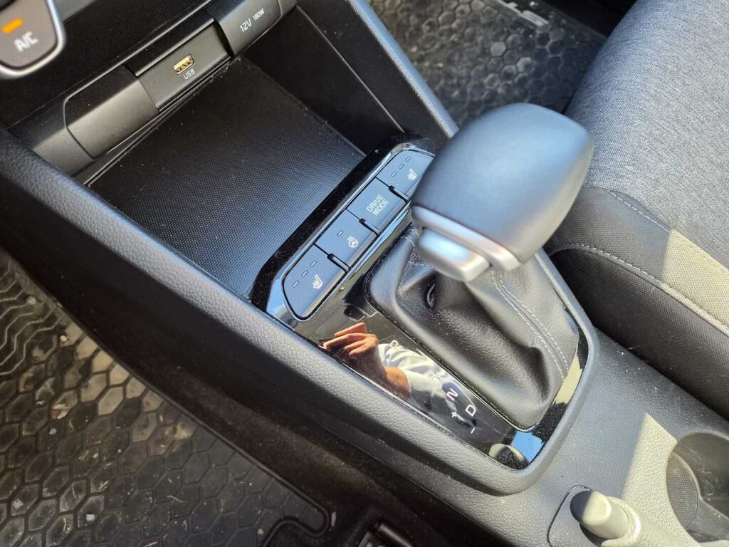 Kia Stonic 2024 Harmaa