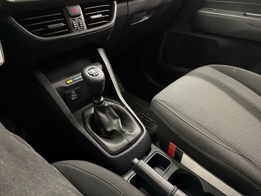 Ford Transit Courier 2024 Vihreä