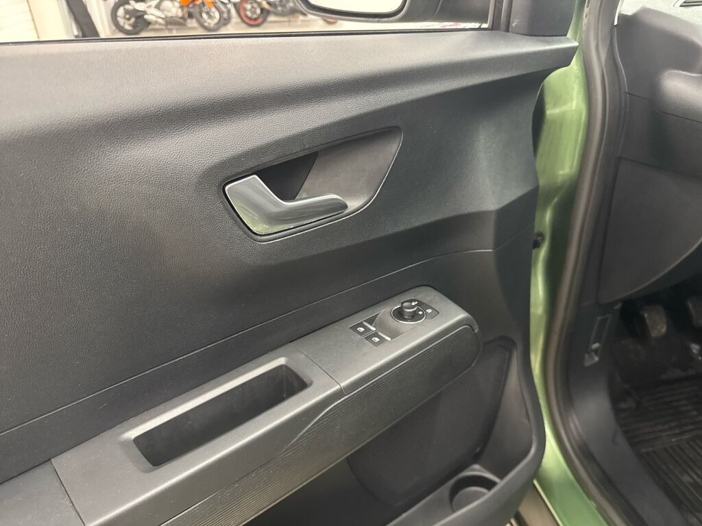 Ford Transit Courier 2024 Vihreä