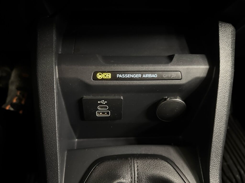 Ford Transit Courier 2024 Vihreä